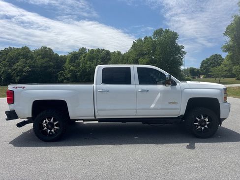 Used 2015 Chevrolet Silverado 2500 High Country w/ Duramax Plus Package AWD/4WD image 4