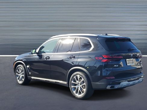 Used 2024 BMW X5 xDrive40i w/ Executive Package image 4