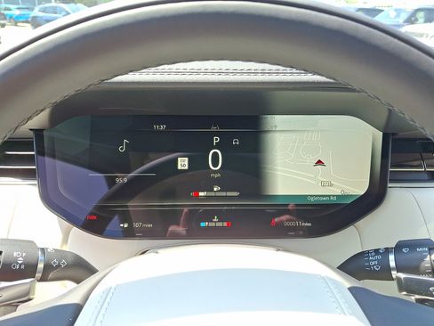 New 2025 Land Rover Range Rover Long Wheelbase SE image 6