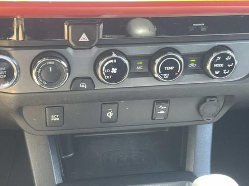 Used 2017 Toyota Tacoma TRD Off-Road w/ Tow Package (A/T) AWD/4WD image 25