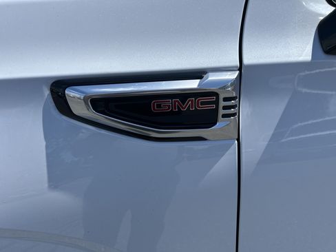 New 2026 GMC Yukon Denali w/ Denali Reserve Package AWD/4WD image 2