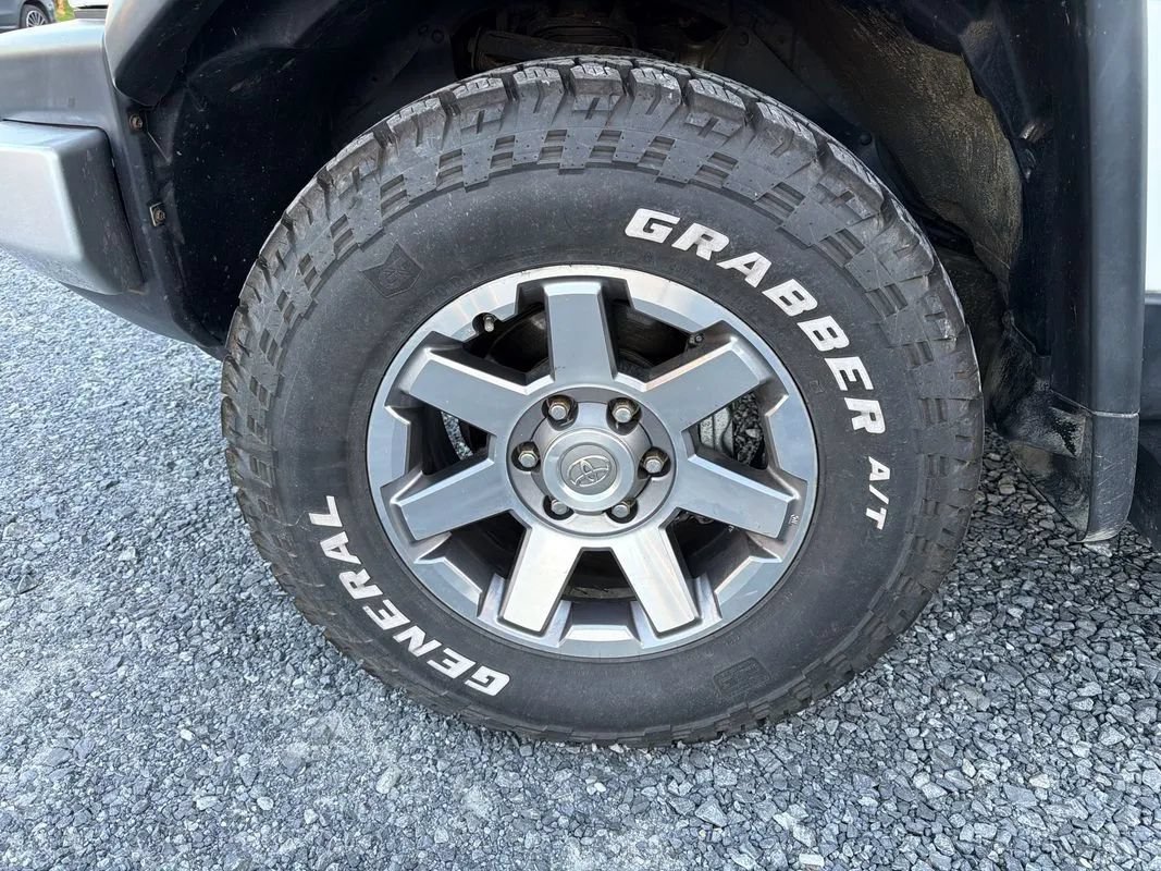 Used 2014 Toyota FJ Cruiser 4WD w/ Upgrade Package image 4