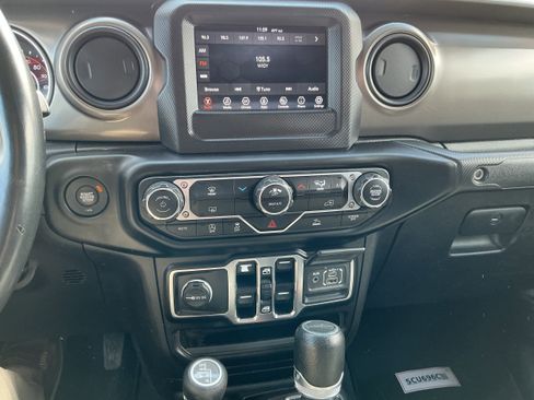 Used 2022 Jeep Gladiator Sport AWD/4WD image 7