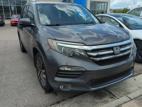 Used 2017 Honda Pilot Touring image 2