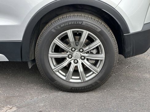 Used 2021 Cadillac XT4 Premium Luxury w/ Cold Weather Package image 9