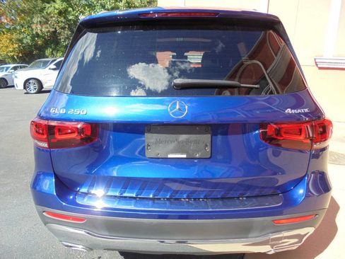 Used 2020 Mercedes-Benz GLB 250 4MATIC w/ Premium Package image 5