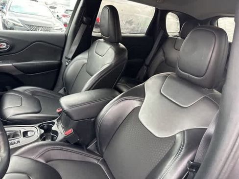 Used 2019 Jeep Cherokee Latitude Plus image 4