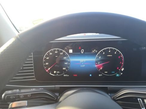Used 2026 Mercedes-Benz GLS 450 4MATIC image 15
