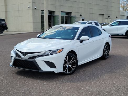Used 2020 Toyota Camry SE image 1