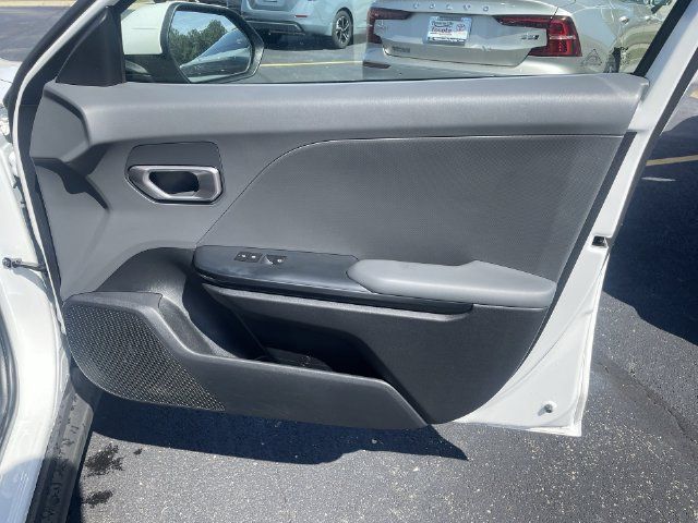 Used 2025 Kia K4 FWD image 39