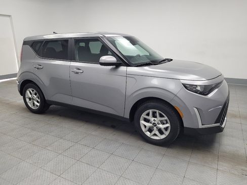 Used 2025 Kia Soul LX image 11