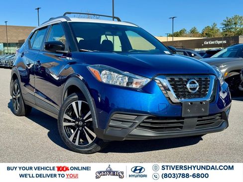 Used 2020 Nissan Kicks SV image 1