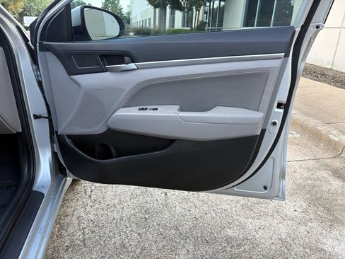 Used 2019 Hyundai Elantra SEL FWD image 26