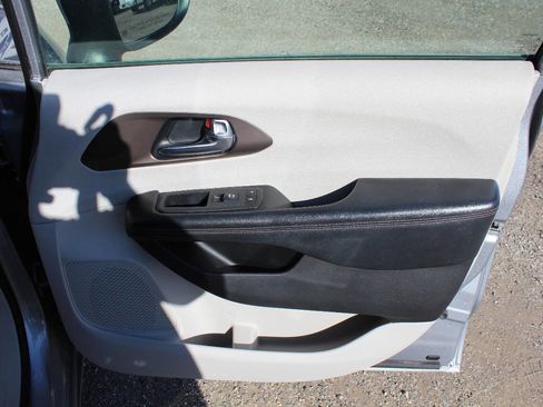 Used 2019 Chrysler Pacifica LX image 18