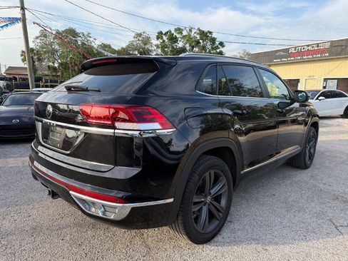 Used 2020 Volkswagen Atlas Cross Sport SE w/ Panoramic Sunroof Package image 5