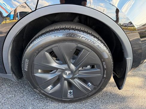 Used 2024 Tesla Model Y Long Range image 36
