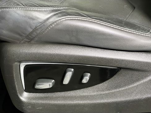 Used 2019 Cadillac Escalade Premium Luxury w/ Escalade Sport Edition image 14