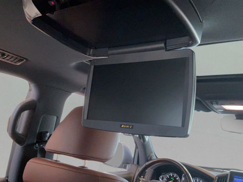 Used 2019 Toyota Land Cruiser AWD/4WD image 38