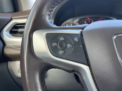 Used 2021 GMC Acadia SLT w/ Premium Package image 7