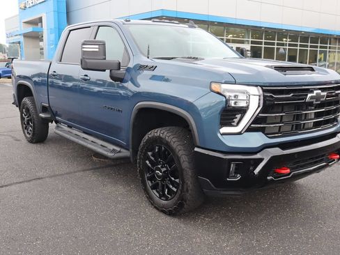 Used 2025 Chevrolet Silverado 2500 LT w/ Trail Boss Package AWD/4WD image 2