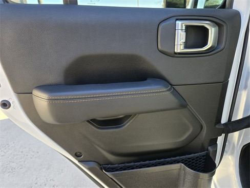 Used 2022 Jeep Wrangler Unlimited Sahara image 33