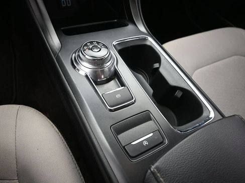 Used 2019 Ford Fusion SE w/ Equipment Group 151A FWD image 9