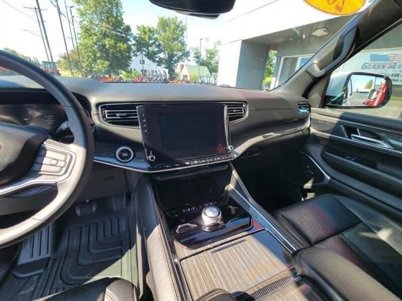Used 2022 Jeep Wagoneer Series II AWD/4WD image 17