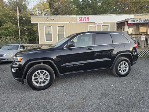 Used 2018 Jeep Grand Cherokee Laredo image 2
