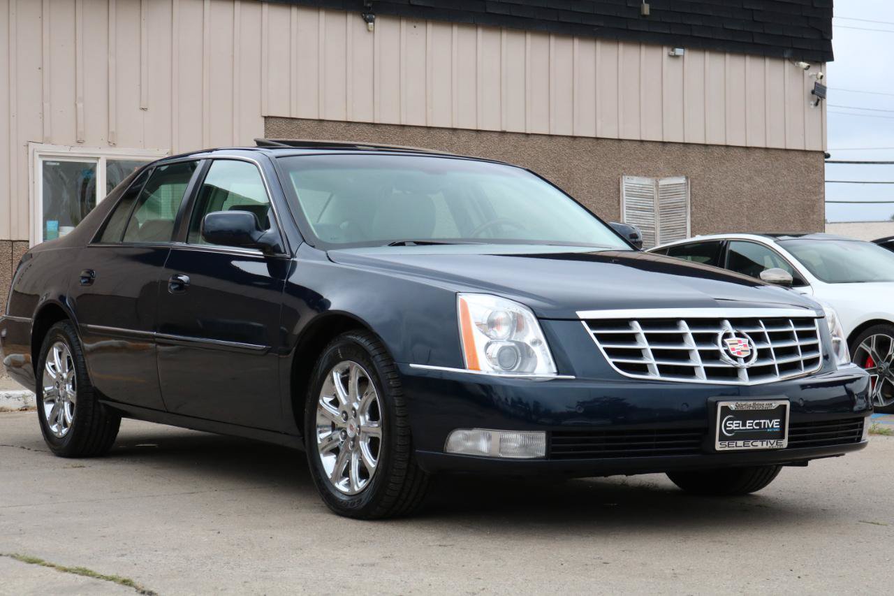Used 2009 Cadillac DTS w/ Sun And Sound Package FWD image 5