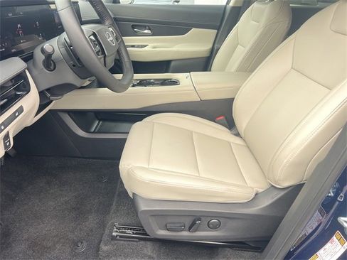 Certified 2025 Nissan Murano SV image 17