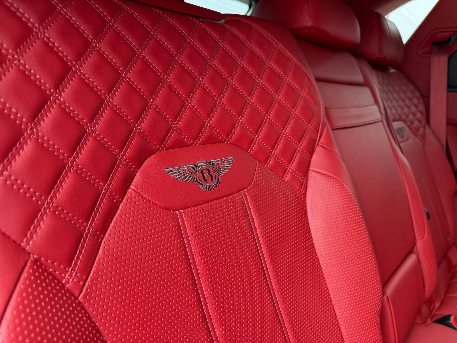 Used 2021 Bentley Bentayga AWD/4WD image 36