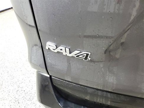 Used 2024 Toyota RAV4 SE image 6