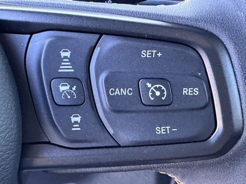 Used 2025 Jeep Gladiator Sport image 23