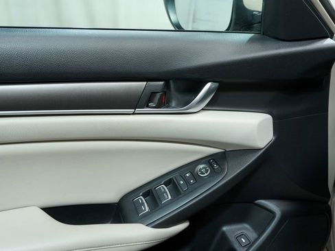Used 2019 Honda Accord LX image 18