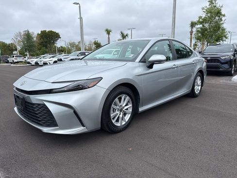 Used 2025 Toyota Camry LE image 3