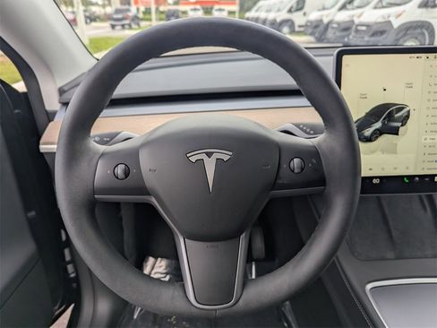 Used 2025 Tesla Model Y Long Range image 28