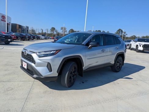 New 2025 Toyota RAV4 LE image 3