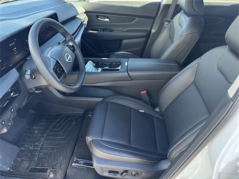 Used 2025 Nissan Murano SV image 18