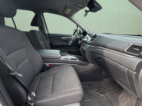 Used 2025 Honda Ridgeline Sport image 40