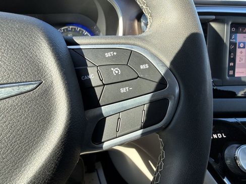 Used 2023 Chrysler Voyager LX image 19