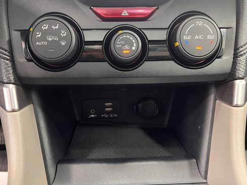 Used 2022 Subaru Forester Premium AWD/4WD image 6