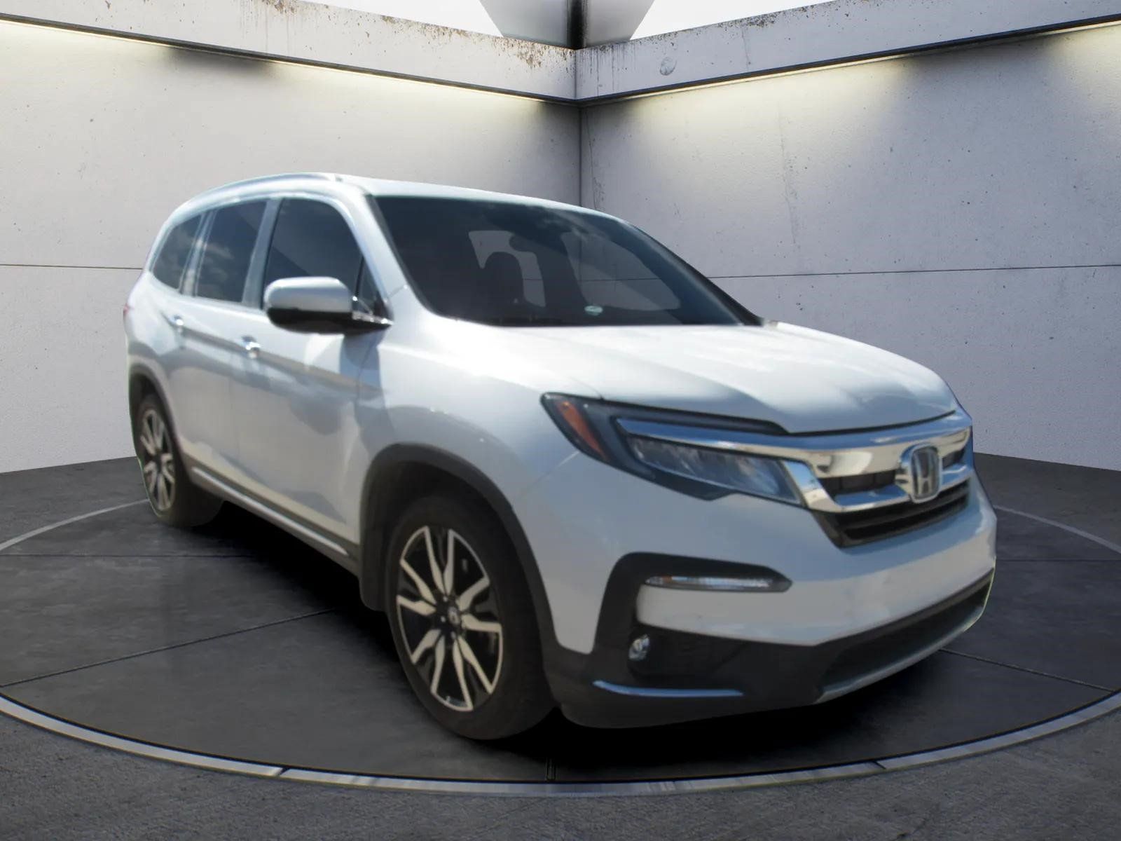 Used 2021 Honda Pilot Touring image 2