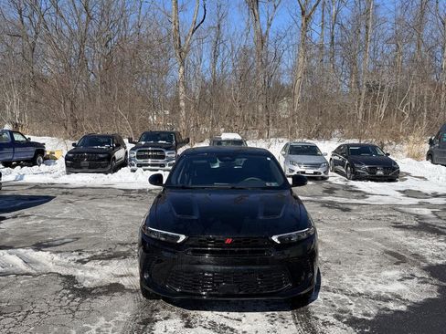 Used 2024 Dodge Hornet GT w/ GT Blacktop Package image 2