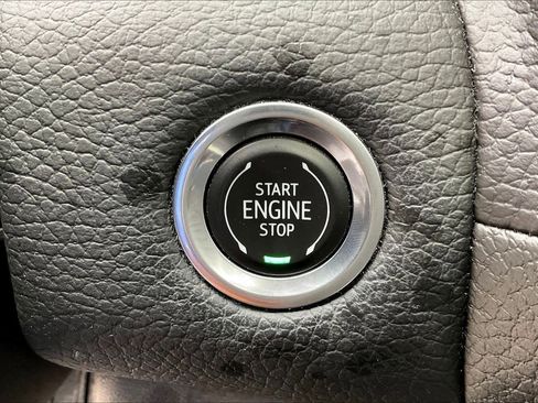 Certified 2021 GMC Yukon Denali w/ Denali Ultimate Package image 32