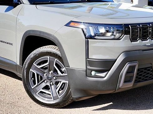 New 2026 Jeep Cherokee Laredo AWD/4WD image 4
