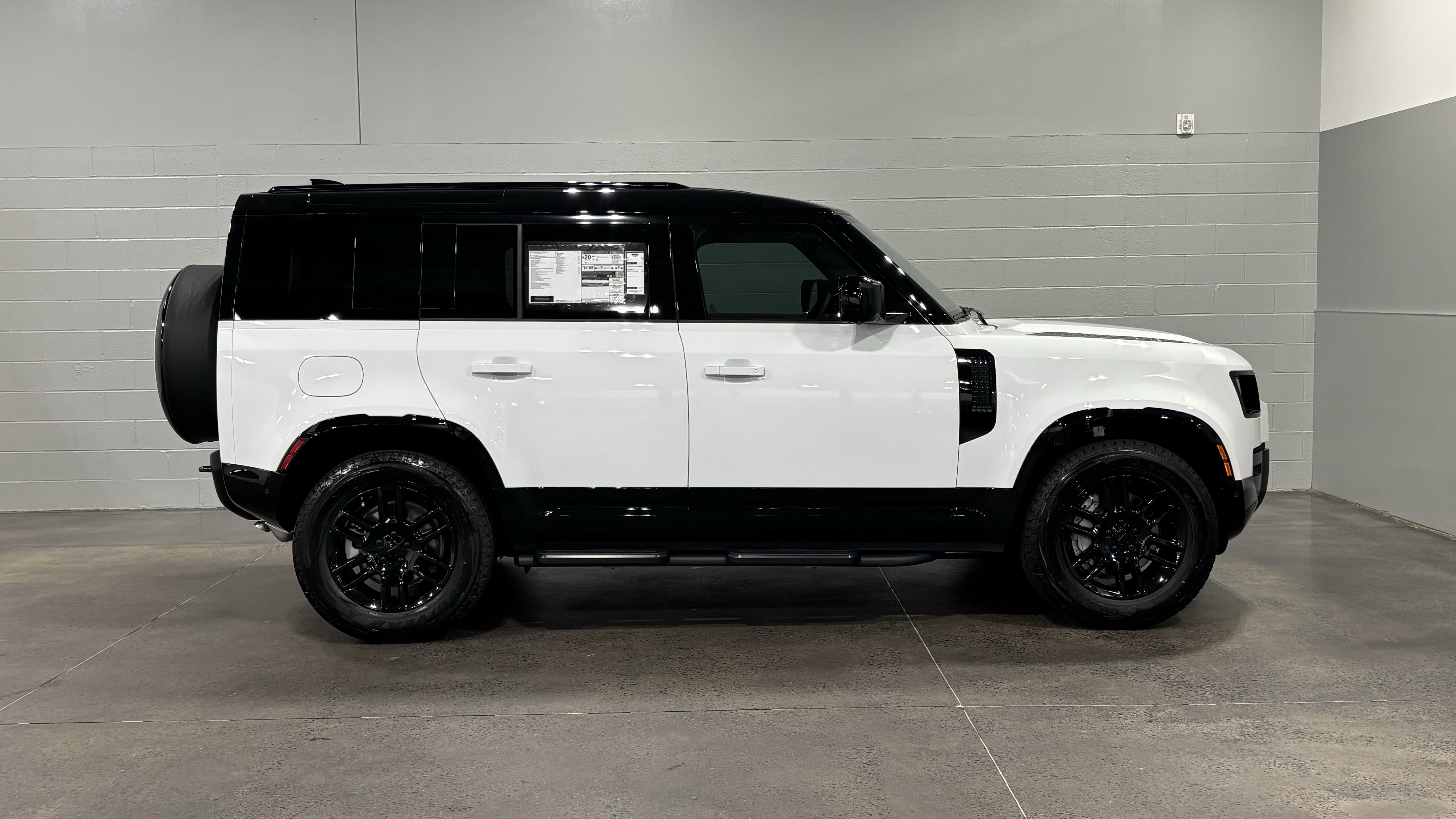 New 2026 Land Rover Defender 110 X-Dynamic SE AWD/4WD image 13