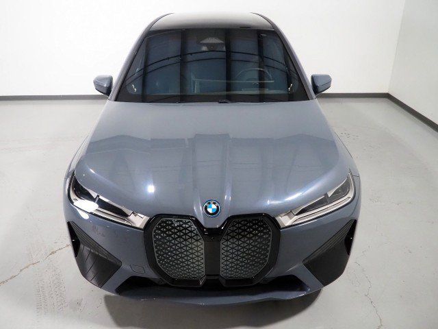 Used 2024 BMW iX xDrive50 w/ Sport Package AWD/4WD image 11