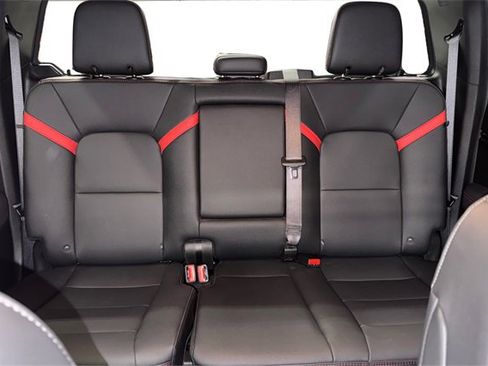 Used 2024 Chevrolet Colorado Z71 w/ Z71 Convenience Package 2 image 15