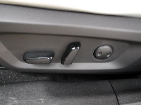 New 2026 Mitsubishi Outlander SEL image 17