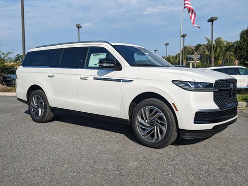 New 2025 Lincoln Navigator L Reserve image 3